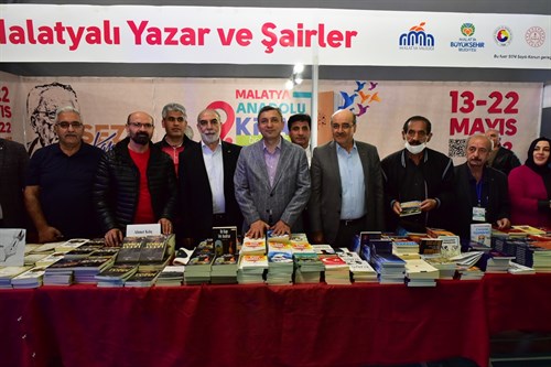 Vali Şahin, 9. Malatya Anadolu Kitap ve Kültür Fuarını Ziyaret Etti