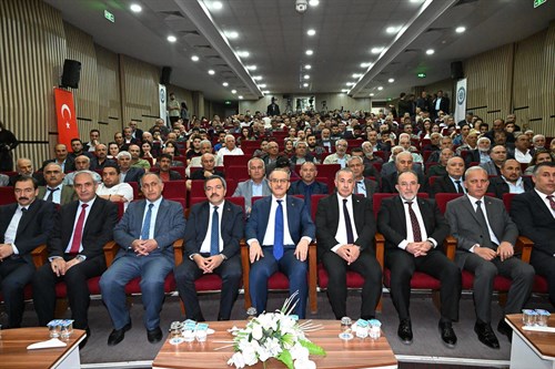 Vali Yavuz, Zirai Don Sonrası Kayısıda Ağaç ve Bahçe Bakımı Programına Katıldı