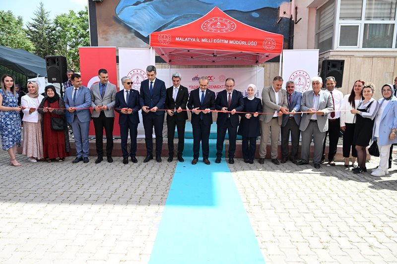Vali Seddar Yavuz, Hayat Boyu Öğrenme Haftası Etkinliklerine Katıldı