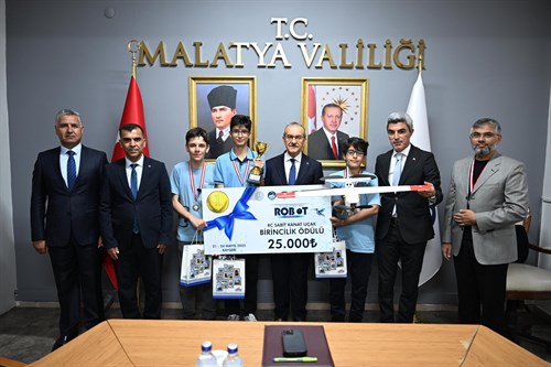Geleceğin Kanatları: Fethi Gemuhluoğlu Fen Lisesi'nden Türkiye Birinciliği!