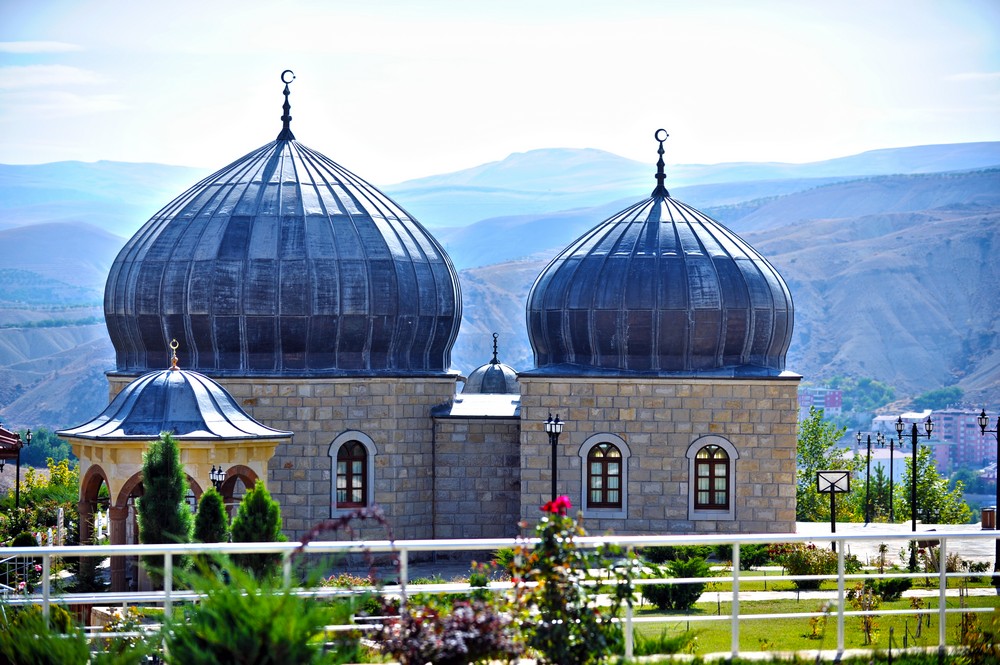 Hasan Gazi Türbesi ve Şehitlik Anıtı
